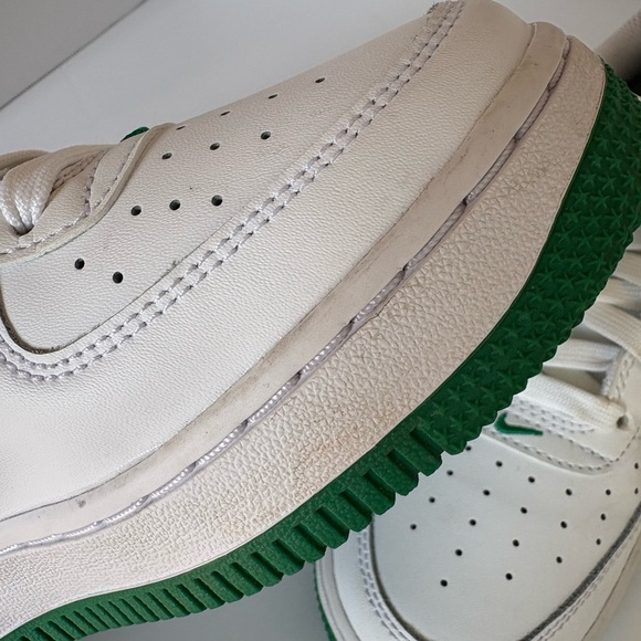 Nike Air Force 1 Low White Green Youth Size 4.5Y (FY5948-103) - Picture 10 of 11
